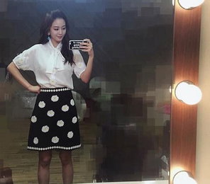 한예슬, 도도한 거울여신…"셀카도 화보급"