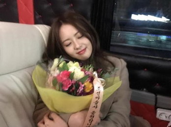 고아라, 갈수록 예뻐지네…"꽃을 든 여신"