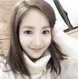 박민영, 화사한 꽃미모 매력 발산 '아프지망고'