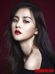 김윤혜, 뱀파이어 뺨 치는 강렬 레드립 자태