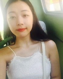 "설리가 진리" 설리, 아찔 쇄골라인에 퐁당 '청순+섹시'