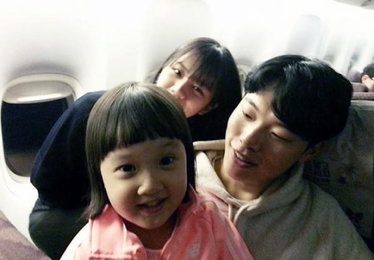 류준열·혜리, 쌍문동 가족…"내품에 귀요미 진주"