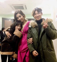 산다라박, 옥주현 품에 안겨 '팬 인증샷' 공개