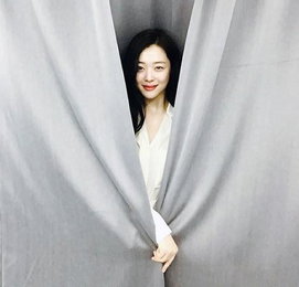 설리, 커튼 속 청순…"이래서, 설.블.리."