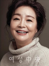 '14년 만에 복귀' 원미경, 월간지 통해 화보 공개
