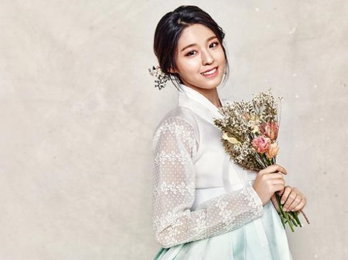 설현, 청순미 가득 한복 자태 공개