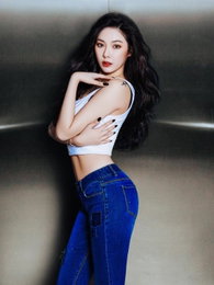 현아, 요염한 S라인 뽐내 "엘리베이터 안에서…"