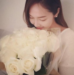 제시카, 꽃다발 들고 청순미 발산…"행복한 발렌타인데이"