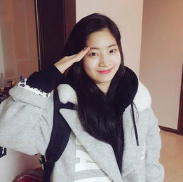 트와이스 다현, '진사-여군' 입소전 찰칵…"상큼한 거수경례"