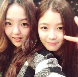 서신애-김유정, 여성미 가득 셀카 "어엿한 숙녀"