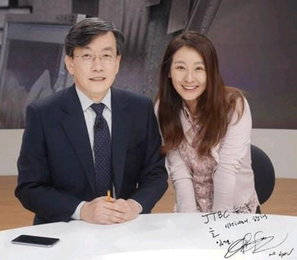 '뉴스룸' 손석희, 이미연과 다정샷 공개…솔직한 대화 '눈길'