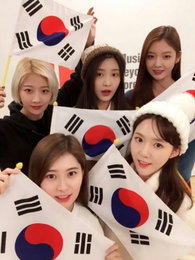 다이아, 3.1절 맞아 태극기 들고 인증샷 '환한 미소'