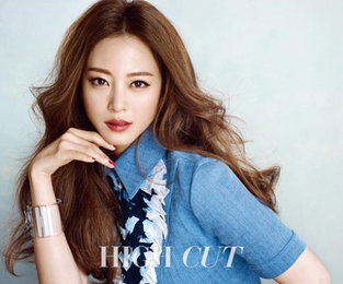 한예슬, '투명한 피부+유혹의 입술' 치명적 매력 발산