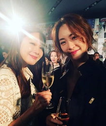 최지우·이연희, 자체발광 미녀…"국가대표 청순미"