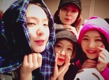 레드벨벳, 깜찍한 응원으로 '봄인가봐' 지원사격
