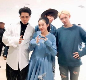 투애니원 산다라박, 위너 멤버들과 훈훈한 인증샷 '훈훈'