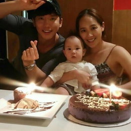 기태영♥유진, 딸 로희와 다정한 가족사진 공개 "우리가족"
