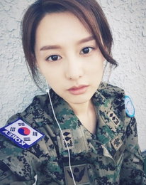 '태양의 후예' 김지원, 군복에 가릴수 없는 '우월 미모'