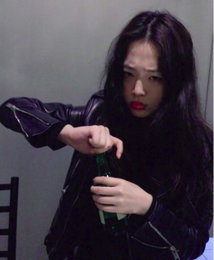설리, 음주 셀카 공개…CF 연상케 하는 미모