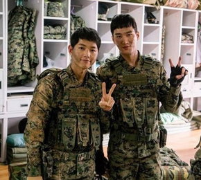 '태후' 송중기·안보현, 얼굴 위장에도 빛나는 아우라