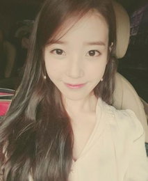 아이유, 시선 사로잡는 아침 미모…'초근접도 상관없다'