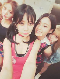 AOA크림-설현, 무대 뒤 셀카…"달콤한 그녀들"
