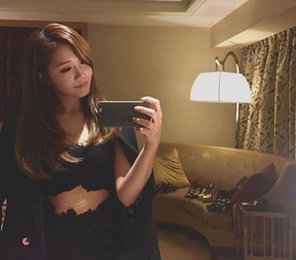 정은지, 착시 일으키는 블랙 시스루…"몰라보게 성숙"