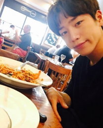 서강준, 여심공략 매력 발산 "누나랑~"