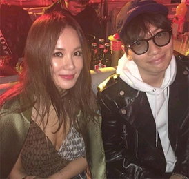엄정화·이동휘, 훈훈한 선후배 투샷…"의외의 친분"