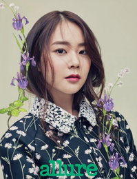 한승연, 소속사 식구들과 특집 화보…감출 수 없는 미모