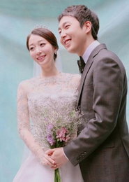장범준♥송지수, 결혼기념일 맞아 행복한 웨딩컷 공개
