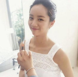 혜리, 청순한 미모 뽐내며 "해피 스마일"