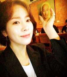 한지민, 차원 다른 비주얼…"조명이 다했어"
