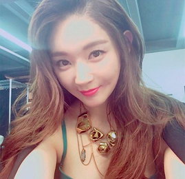 '다비치' 강민경, 보조개 여신…"비주얼이 조명"