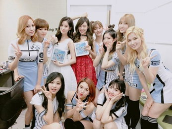 '트와이스 사이 핀 소녀시대'…걸그룹 선후배 미모자랑