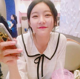 김새론, 러블리 꽃미소…"해맑은 소녀감성"