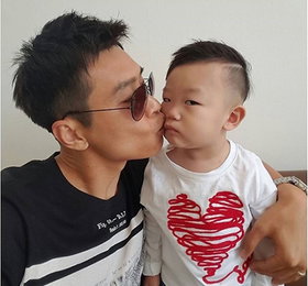 이동국, 아빠의 입맞춤…"대박이는 시크해"