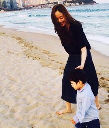 김효진, 아들 수인과 행복한 시간 "맨발로 신나게♥"