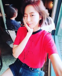 유이, 귀요미 꽃받침…"러블리 단발여신"
