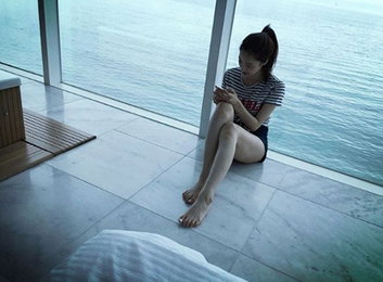 티아라 은정, 휴가 인증샷…"맨발의 각선미"