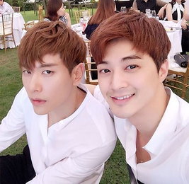 김지훈·박효신, 꽃미남 브로맨스…"남자는 셔츠다"