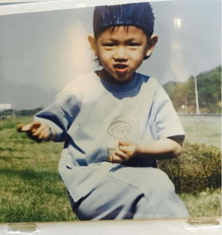 엑소 백현, 과거사진 공개 "어릴 때부터 까불까불"