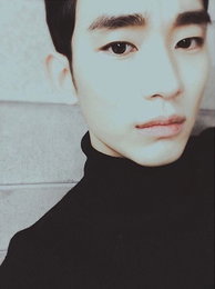 김수현, 혼자사는 비주얼…"조각의 아우라"