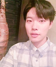 류준열, 근황 셀카…폭염 잊게 하는 '훈훈 미소'