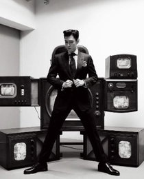탑, 블랙 수트로 뽐낸 클래식한 매력…"멋짐 폭발"