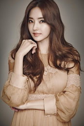 한채영, 영화 '이웃집 스타'로 7년만에 스크린 복귀
