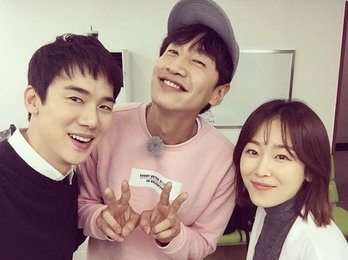 유연석, 이광수-서현진과 절친 셀카..."훈훈 비주얼"