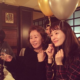 윤여정, 데뷔 50주년 파티 시상식 버금갈 ★라인업…"강동원부터 김혜수까지"