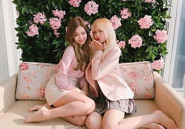 제니X리사, 겨울의 청순…"한밤의 핑크감성"