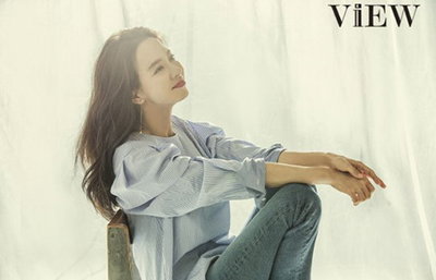 송지효, 뷰티프로그램 MC로 '로맨틱' 매력 발산